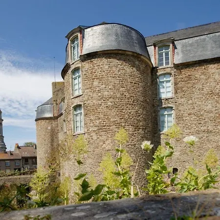 Lumineux Et Proche De Avec Balcon Et A Cote Du Bois